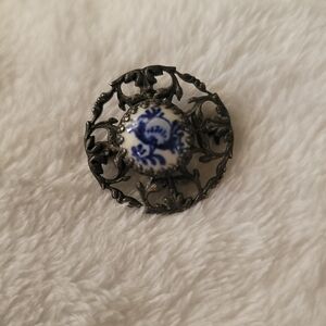 Delft Holland Round Blue & White Floral Porcelain Brooch Pin Vintage Pendant